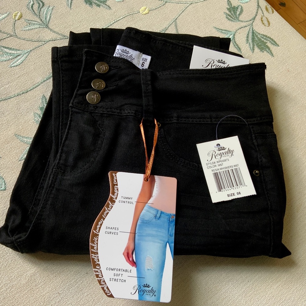 ROYALTY JEANS  BRAND NEW WITH TAGS  SIZE 6